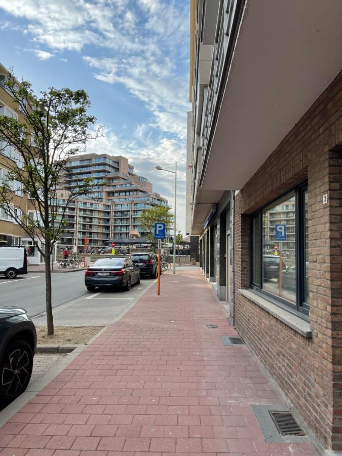Lovely 2 Bedroom Appartment Near Knokke-Strand Beach Bar Bagian luar foto