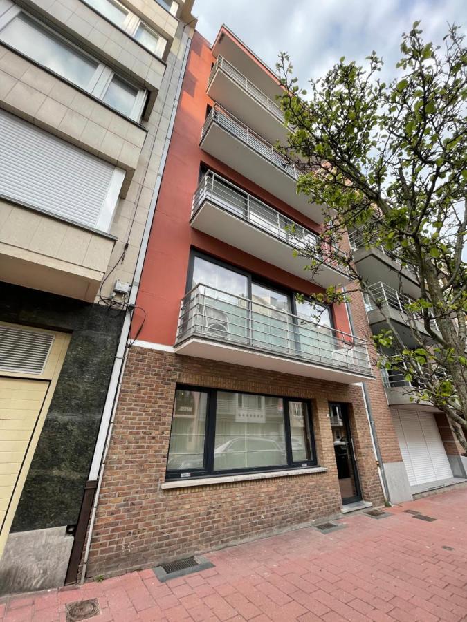 Lovely 2 Bedroom Appartment Near Knokke-Strand Beach Bar Bagian luar foto